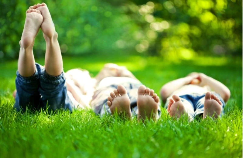 laying-on-grass-feet-in-air2160-1620x1080