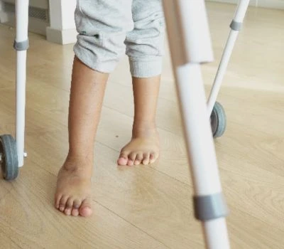 Écart de longueur des jambes : comprendre le déséquilibre, reconnaître les dommages et trouver la...