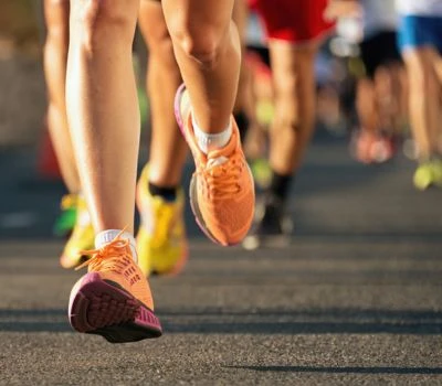Alignement du tendon d'Achille et balayage du valgus calcanéen pour les coureurs de marathon : po...